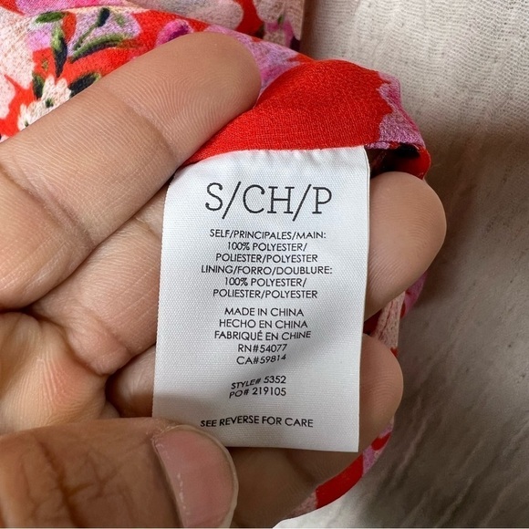 CABI Lush Blouse Style 5352 Size Small Red Floral Cold shoulder top - Picture 5 of 7